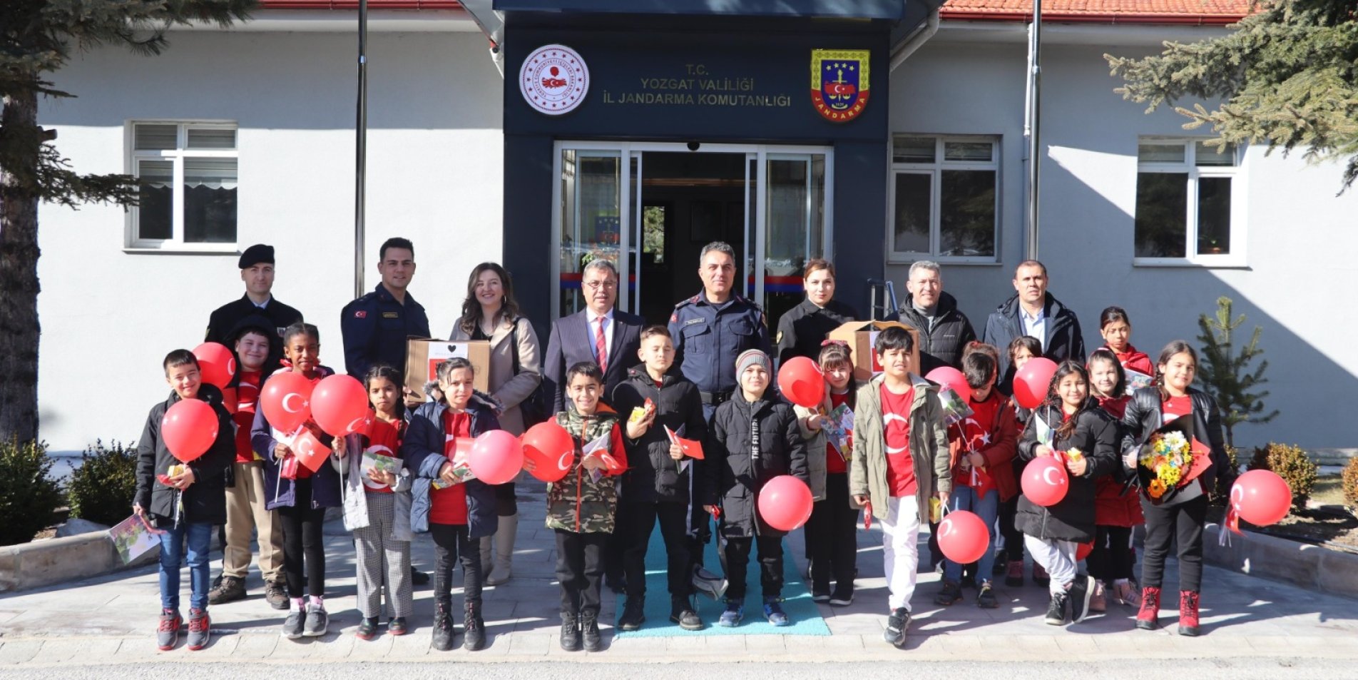 İlkokul Öğrencileri Vatan Nöbeti Tutan Mehmetçiklere Atkı ve Bere Ördü